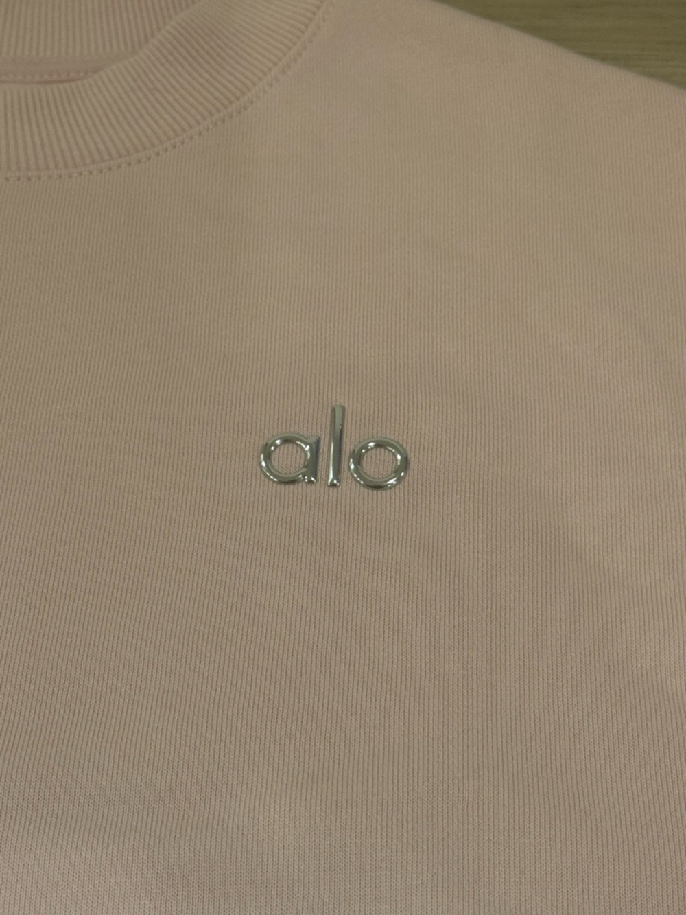 ALO Yoga Women Pink Quartz Crewneck Sweatshirt - Picture 3 of 9
